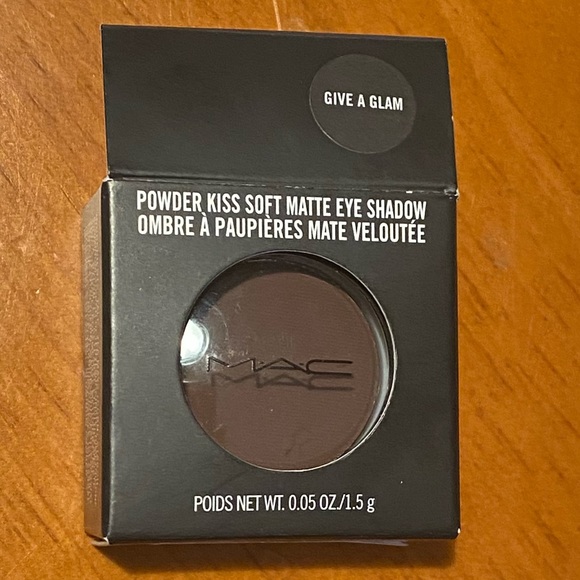 MAC Powder Kiss Soft Matte Eyeshadow Give a Glam - Picture 4 of 16